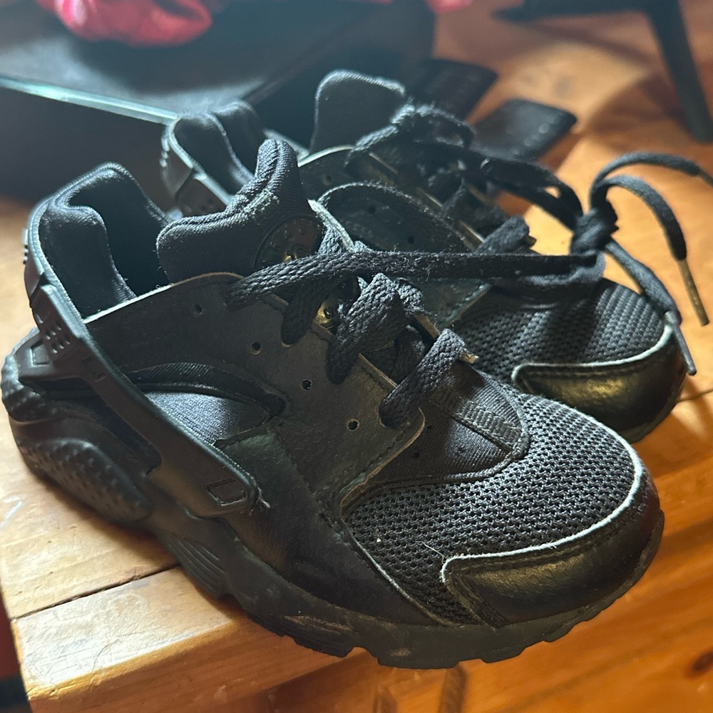Nike sneakers size 9.5 kids (toddler)